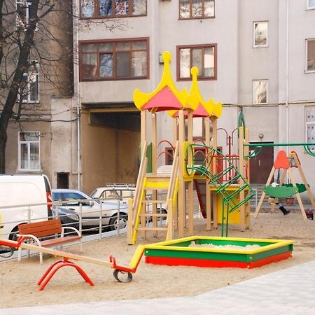 Нові Апартаменти 83 イヴァーノ＝フランキーウシク エクステリア 写真